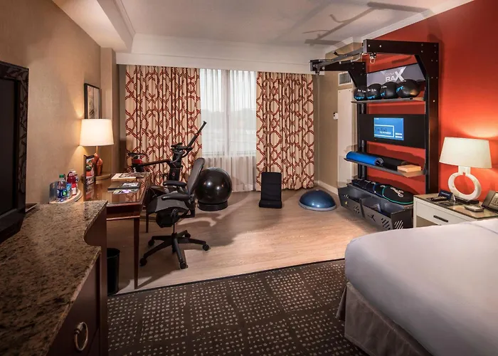 Top Hotels with Balconies in Dallas, Texas