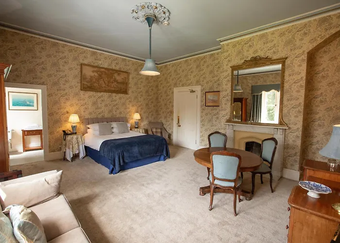 Top Hotels Near M5 Bromsgrove for Countryside Escape