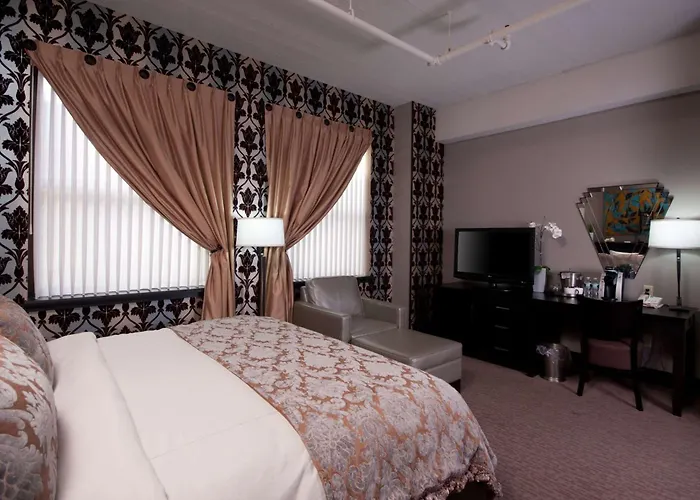 Top-Rated Hotels Near Niagara Falls Wonders