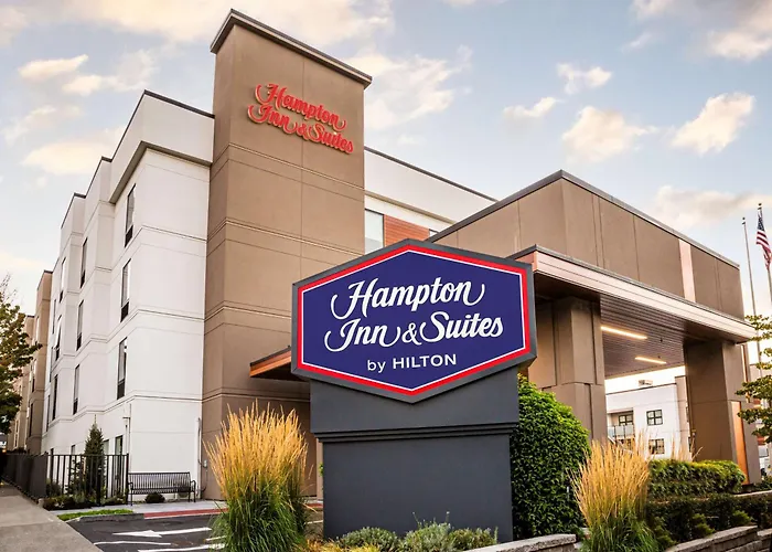 Top Seattle Hotels Offering Complimentary Breakfast