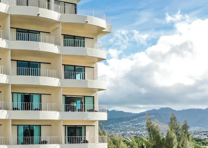 Top Romantic Hotels in Honolulu for Couples